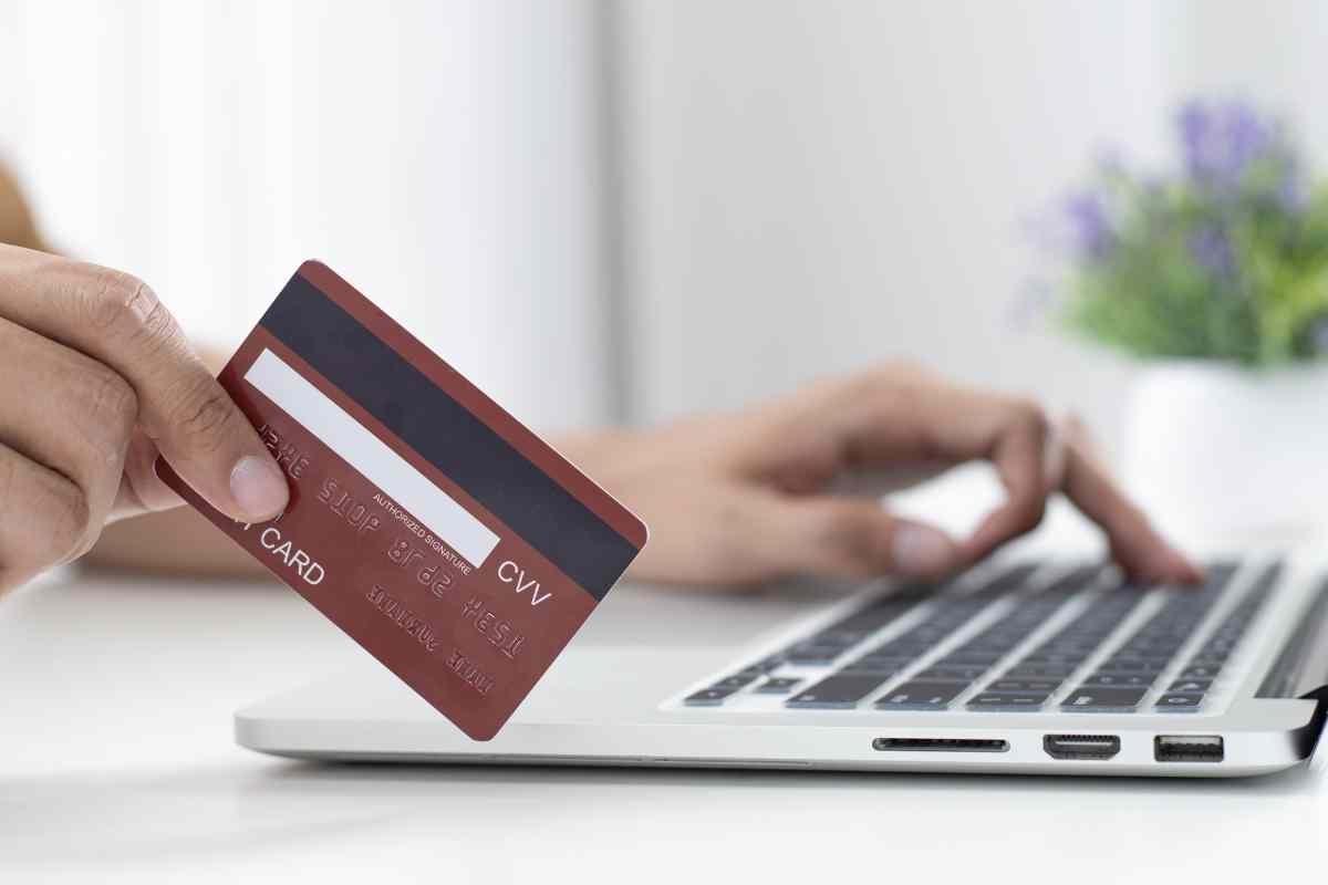 Carta pagamenti e computer